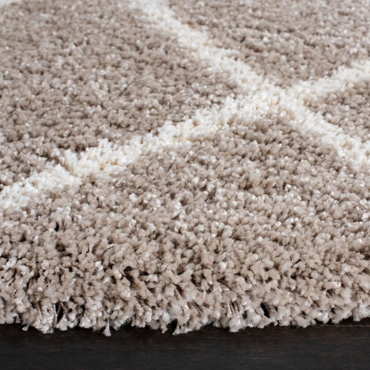 Safavieh Hudson Shag 7'-0" x 7'-0" Rug in Beige / Ivory