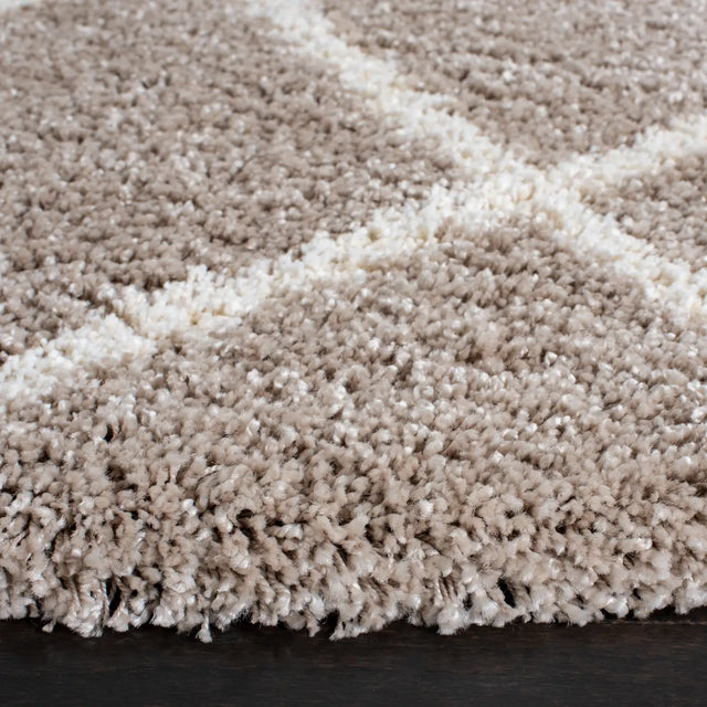 Safavieh Hudson Shag 7'-0" x 7'-0" Rug in Beige / Ivory