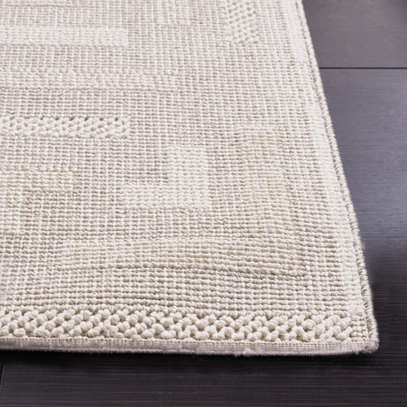 Safavieh Trends 4'-0" x 6'-0" Rug in Beige / Ivory