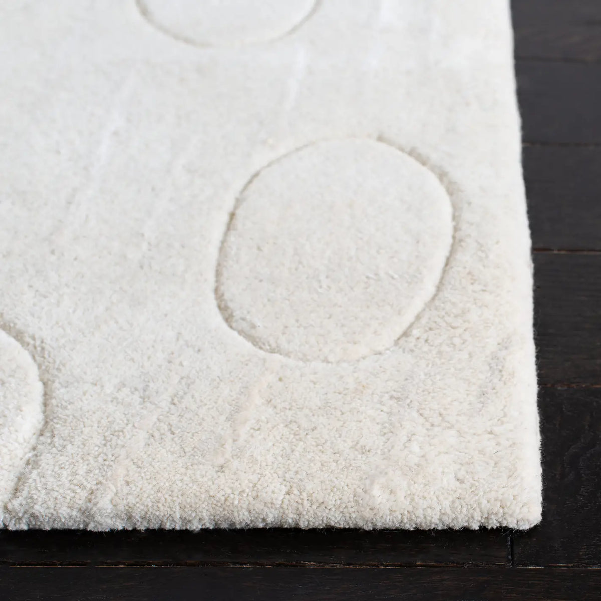 Safavieh Soho 5'-0" x 8'-0" Rug in White / White