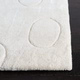 Safavieh Soho 5'-0" x 8'-0" Rug in White / White