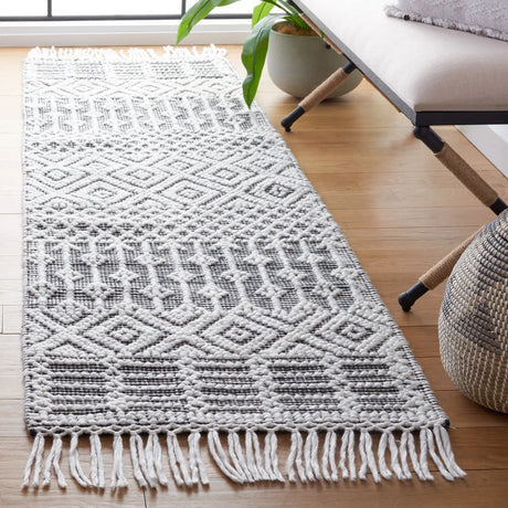 Safavieh Casablanca 2'-3" x 8'-0" Rug in Black / Ivory