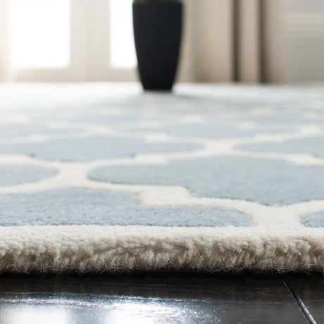 Safavieh Chatham 5'-0" x 8'-0" Rug in Blue / Ivory
