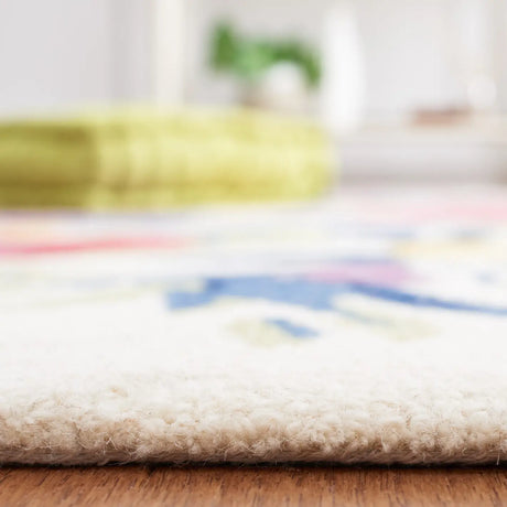 Safavieh Chelsea 4'-0" x 6'-0" Rug in Ivory / Rose