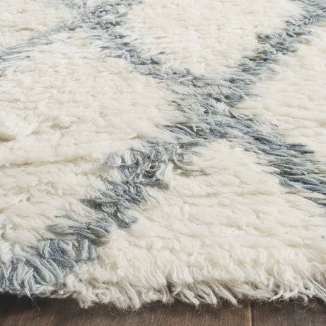 Safavieh Kenya 8'-0" x 10'-0" Rug in Ivory / Blue