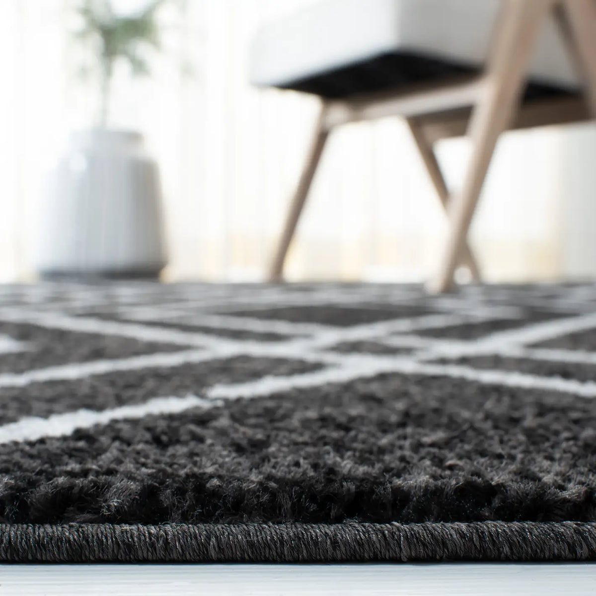 Safavieh Adirondack 4'-0" x 6'-0" Rug in Black / Light Grey