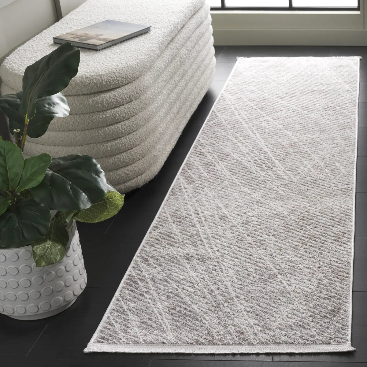 Safavieh Mila 2'-2" x 8'-0" Rug in Grey / Ivory