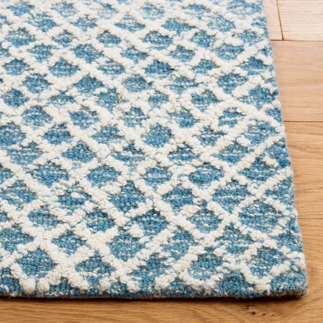 Safavieh Micro-Loop 4'-0" x 6'-0" Rug in Blue / Ivory