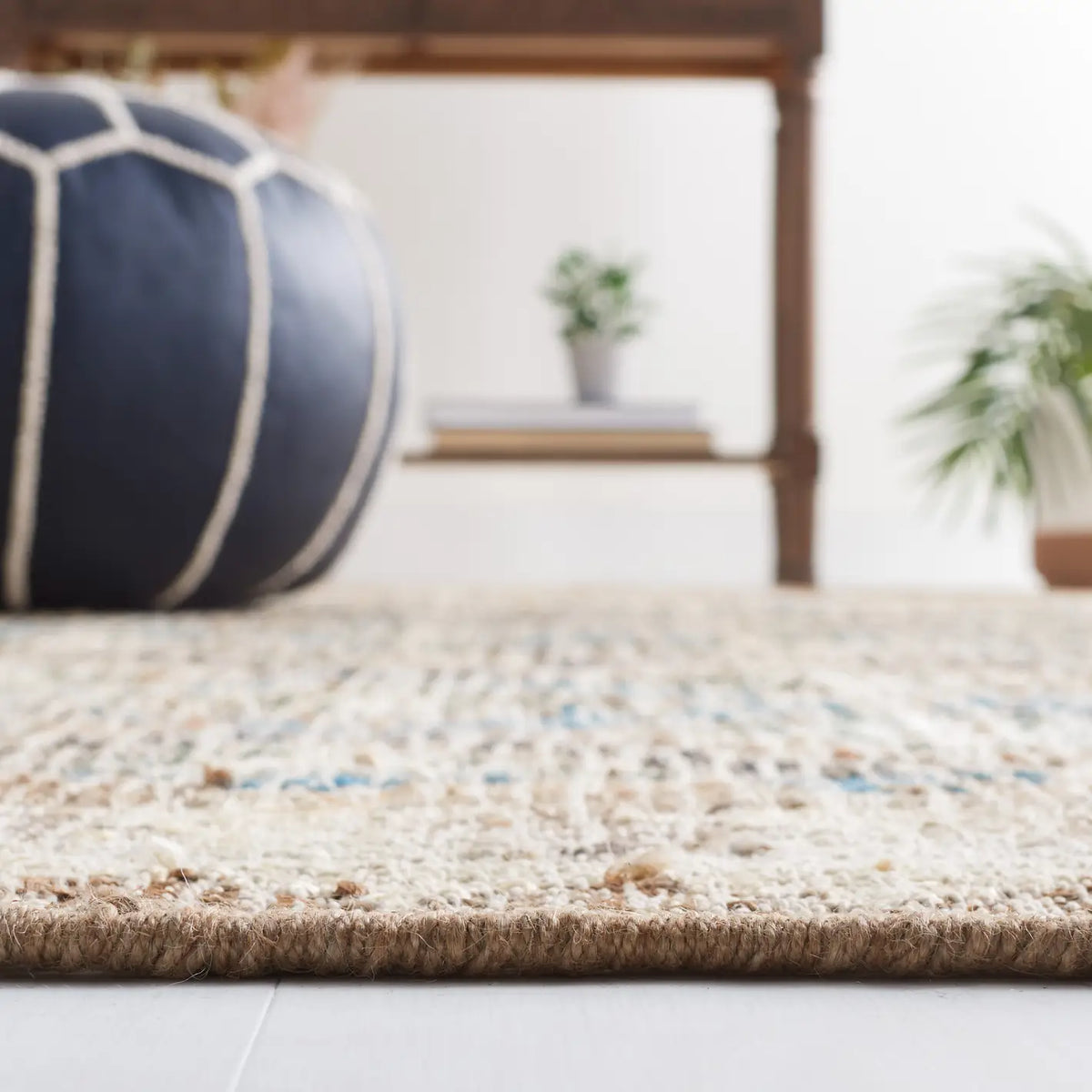 Safavieh Kilim 4'-0" x 6'-0" Rug in Blue / Ivory