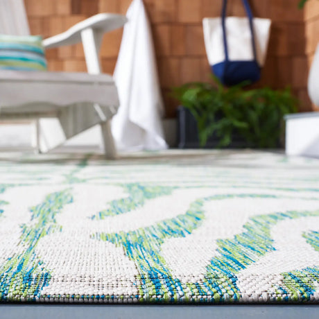 Safavieh Courtyard 4'-0" x 5'-7" Rug in Ivory / Green