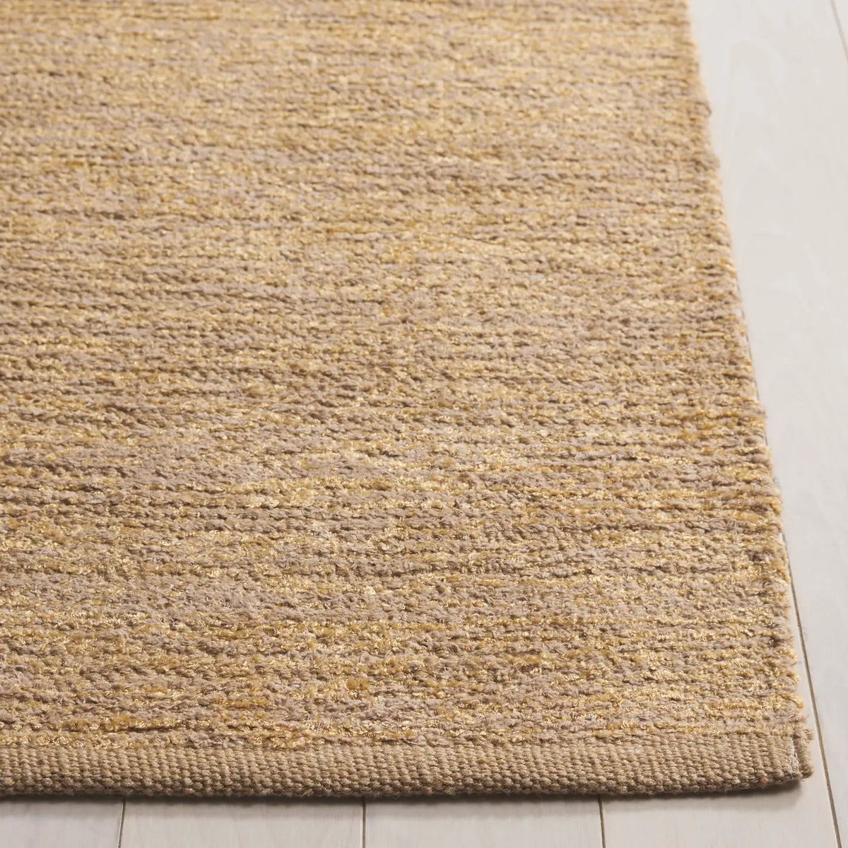 Safavieh Montauk 4'-0" x 6'-0" Rug in Gold