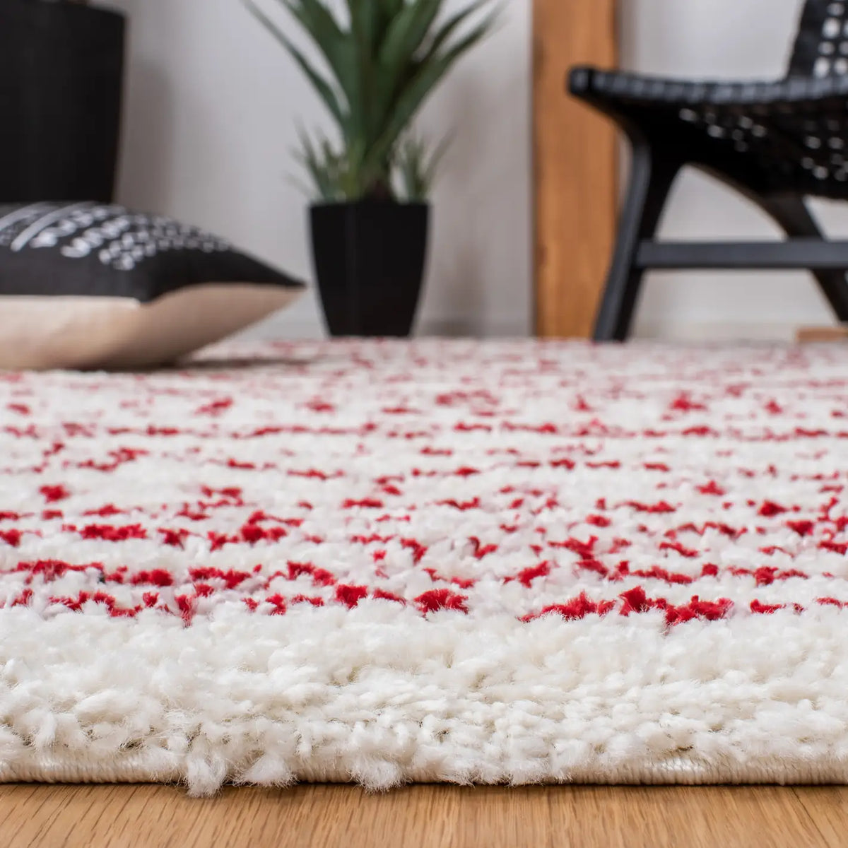Safavieh Arizona Shag 4'-0" x 6'-0" Rug in Ivory / Red