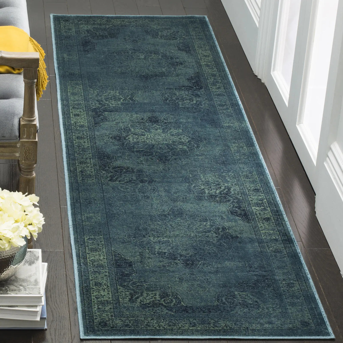 Safavieh Vintage 2'-2" x 8'-0" Rug in Blue / Multi