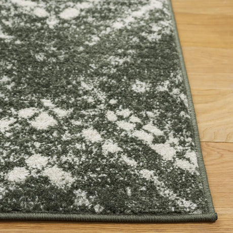 Safavieh Adirondack 4'-0" x 6'-0" Rug in Dark Green / Ivory