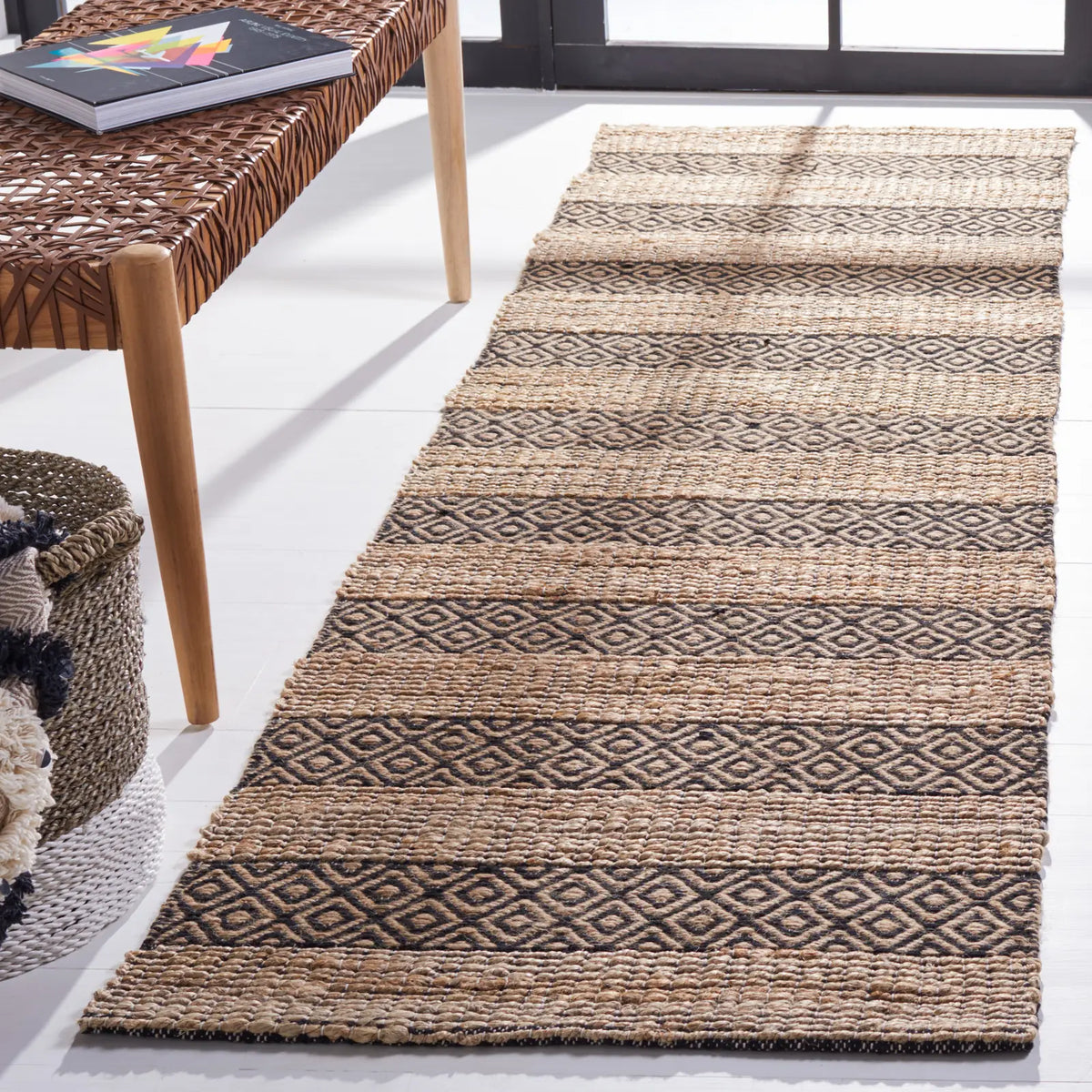 Safavieh Natural Fiber 2'-3" x 8'-0" Rug in Black / Natural