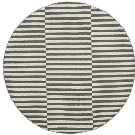 Safavieh Montauk 6'-0" x 6'-0" Rug in Ivory / Grey