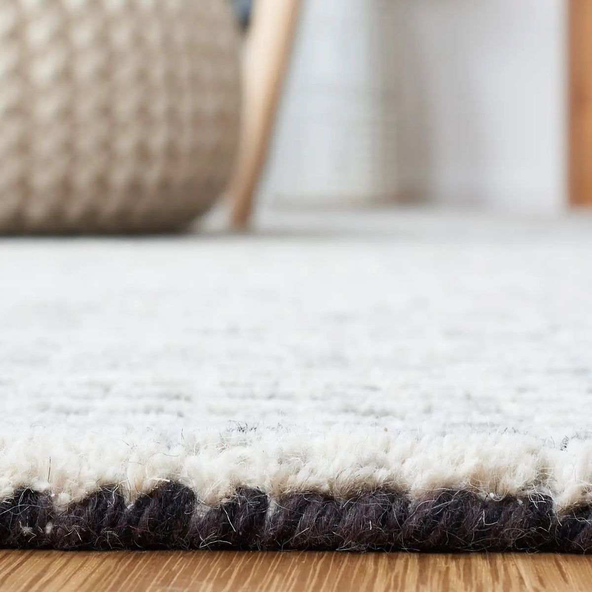 Safavieh Abstract 4'-0" x 6'-0" Rug in Black / Ivory