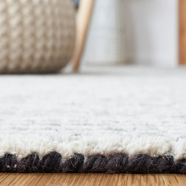 Safavieh Abstract 4'-0" x 6'-0" Rug in Black / Ivory