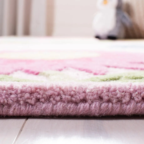 Safavieh Safavieh Kids 4'-0" x 6'-0" Rug in Pink / Pink