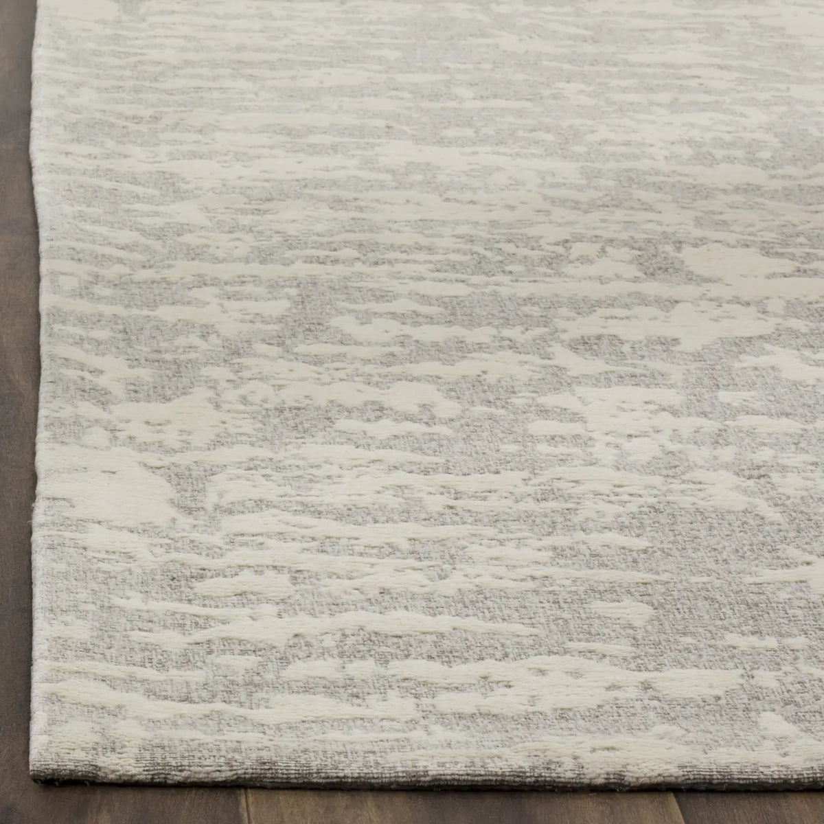 Safavieh Marbella 5'-0" x 8'-0" Rug in Light Grey / Ivory