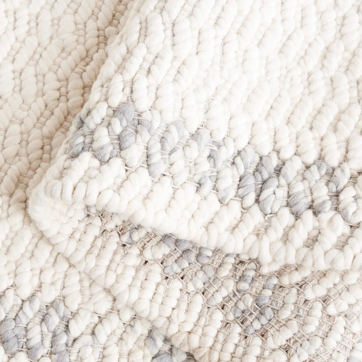 Safavieh Natura 4'-0" x 6'-0" Rug in Ivory / Grey