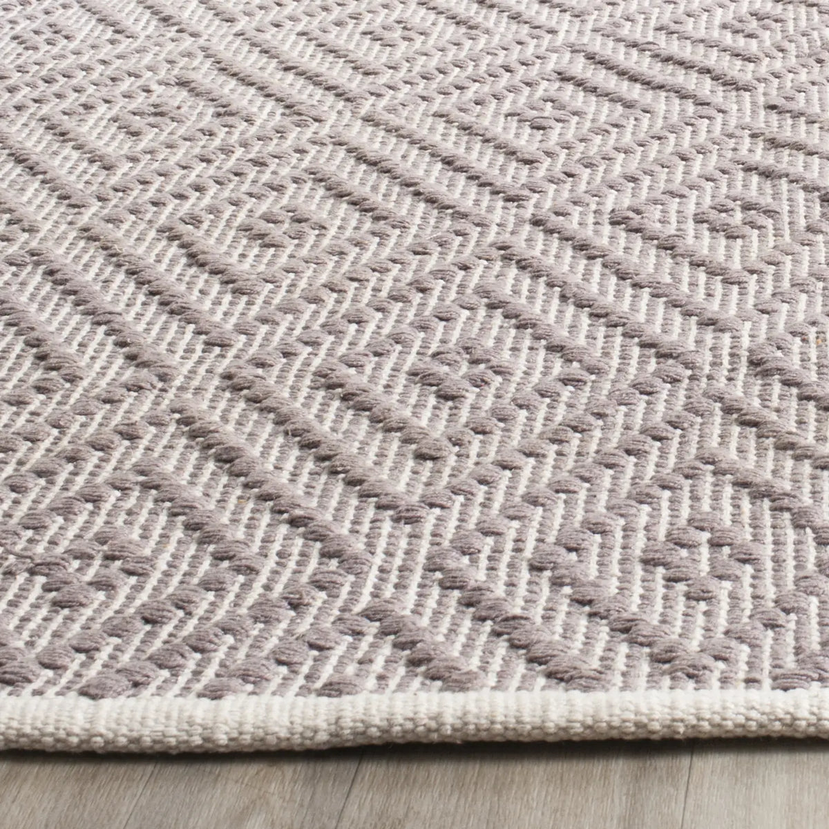 Safavieh Montauk 10'-0" x 14'-0" Rug in Grey / Ivory