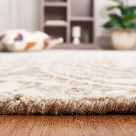 Safavieh Abstract 4'-0" x 6'-0" Rug in Ivory / Beige