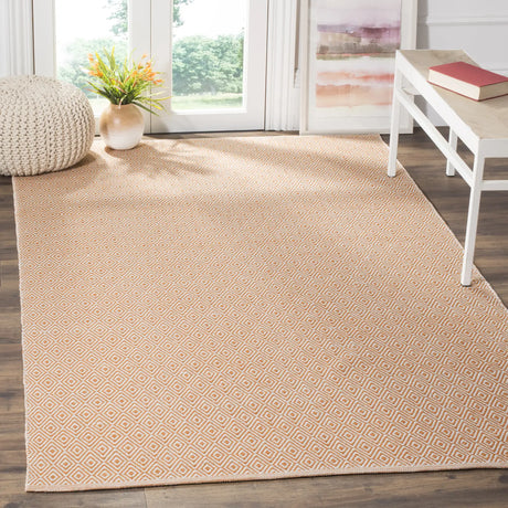 Safavieh Montauk 4'-0" x 6'-0" Rug in Ivory / Rust