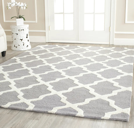 Safavieh Cambridge 6'-0" x 9'-0" Rug in Silver / Ivory