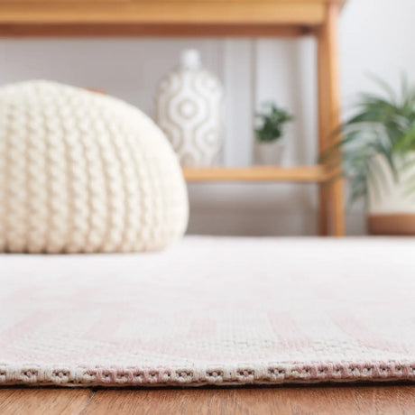 Safavieh Martha Stewart 5'-0" x 7'-0" Rug in Pink / Ivory