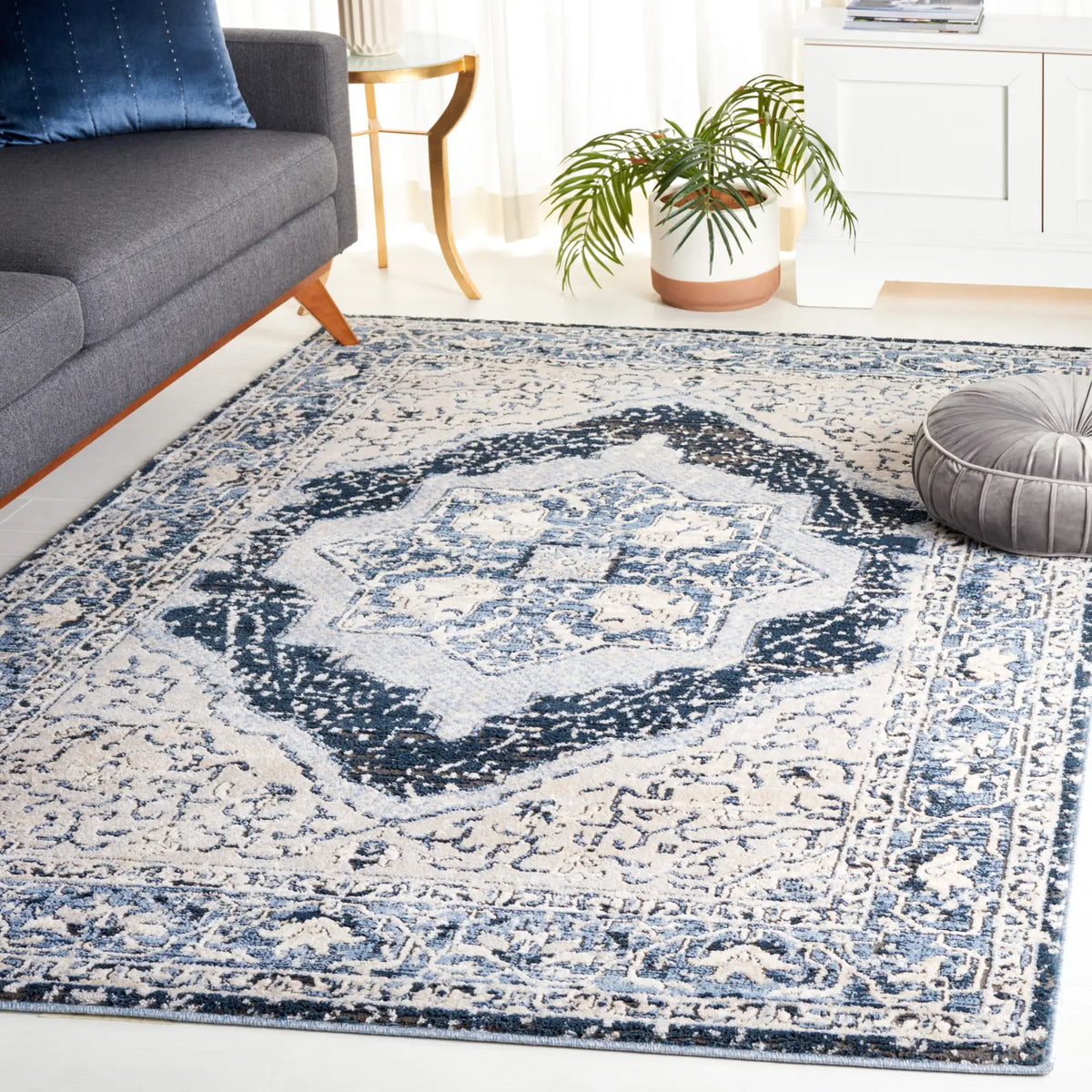 Safavieh Rosewood 4'-0" x 6'-0" Rug in Ivory / Blue