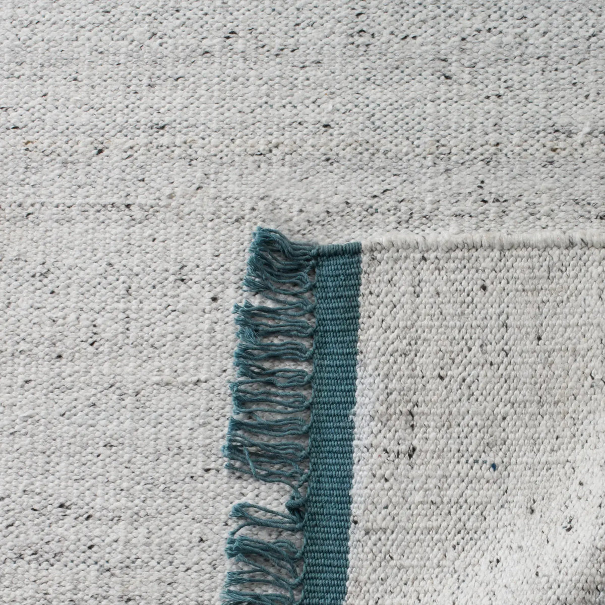 Safavieh Kilim 5'-0" x 8'-0" Rug in Ivory / Grey