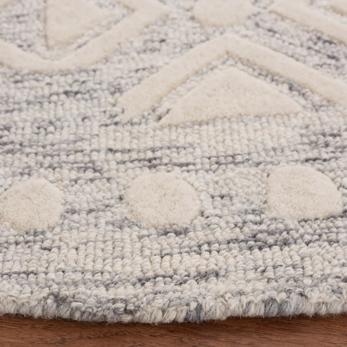 Safavieh Metro 6'-0" x 6'-0" Rug in Silver / Ivory