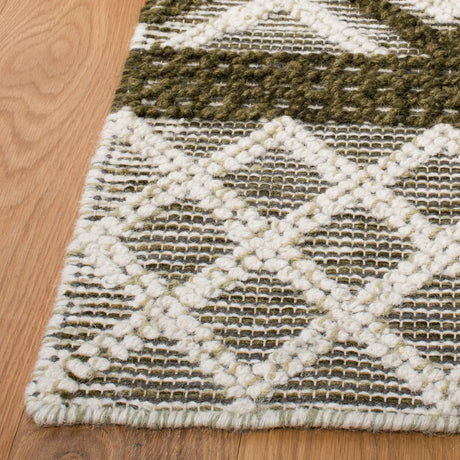 Safavieh Vermont 4'-0" x 6'-0" Rug in Ivory / Dark Green