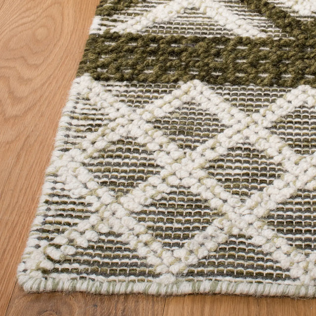 Safavieh Vermont 4'-0" x 6'-0" Rug in Ivory / Dark Green