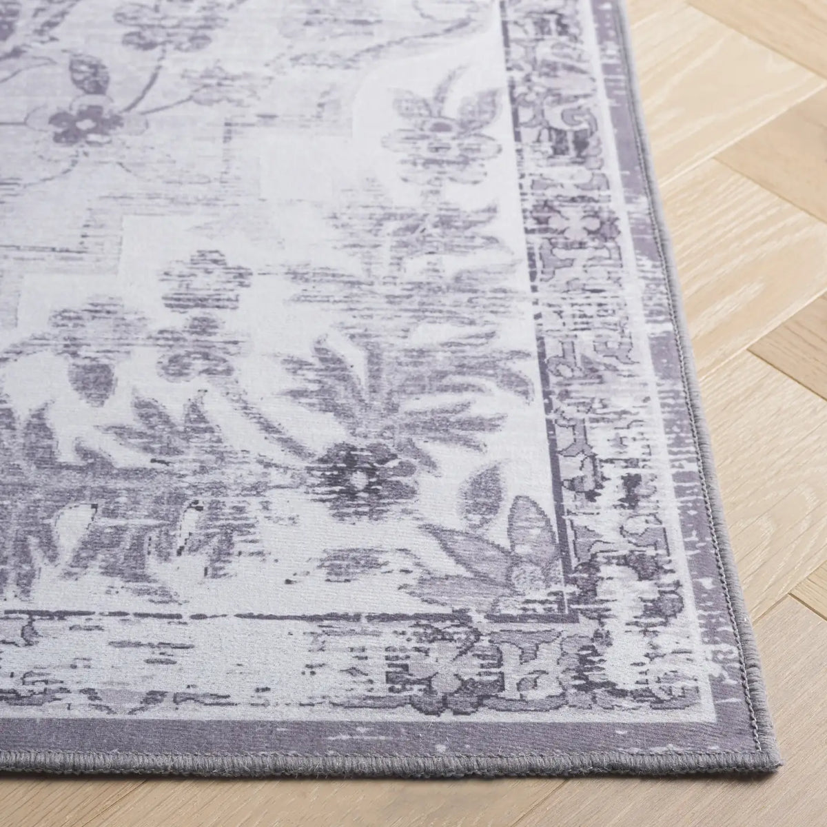 Safavieh Tucson 4'-0" x 6'-0" Rug in Light Grey / Grey