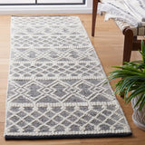 Safavieh Natura 2'-3" x 8'-0" Rug in Ivory / Black