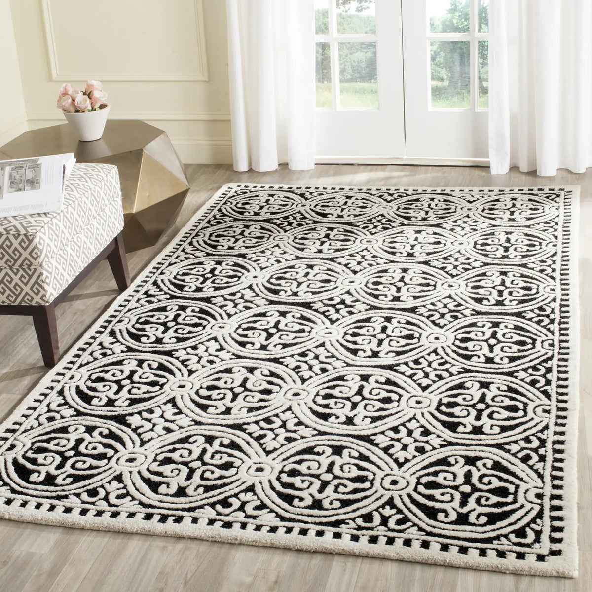 Safavieh Cambridge 5'-0" x 8'-0" Rug in Black / Ivory