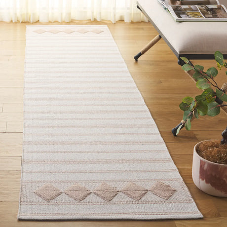 Safavieh Montauk 2'-3" x 9'-0" Rug in Pink / Ivory