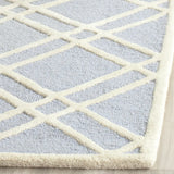 Safavieh Cambridge 4'-0" x 6'-0" Rug in Light Blue / Ivory