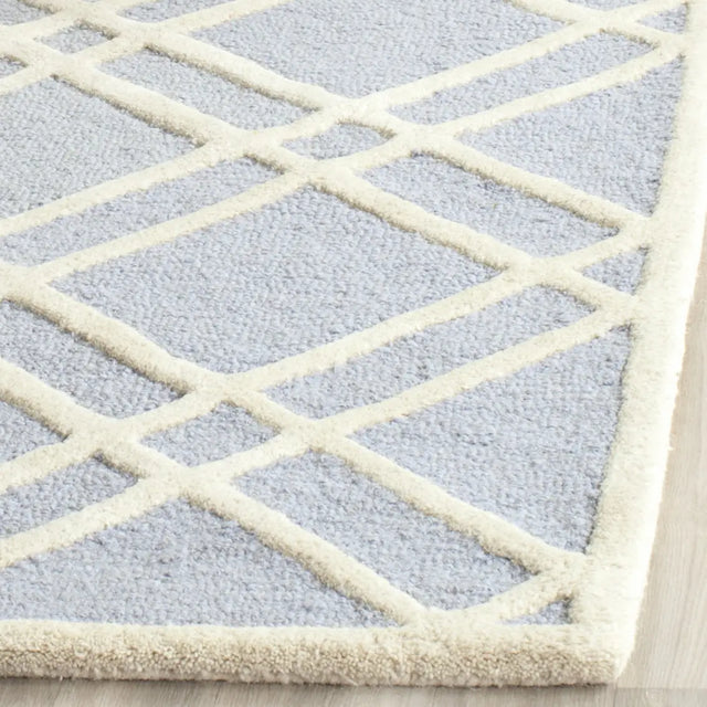 Safavieh Cambridge 4'-0" x 6'-0" Rug in Light Blue / Ivory