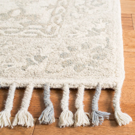 Safavieh Aspen 4'-0" x 6'-0" Rug in Light Grey / Grey