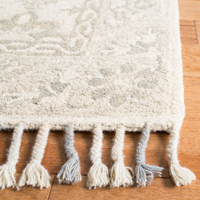 Safavieh Aspen 4'-0" x 6'-0" Rug in Light Grey / Grey