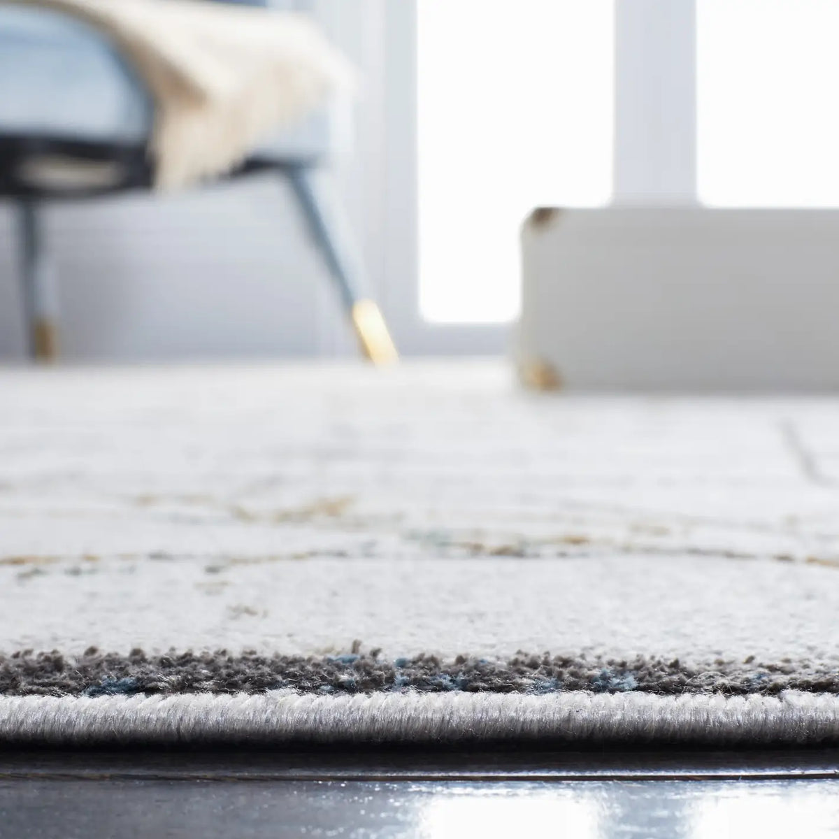 Safavieh Bel Air 4'-5" x 6'-5" Rug in Beige / Grey