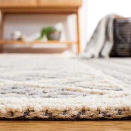 Safavieh Trace 5'-0" x 8'-0" Rug in Grey / Beige