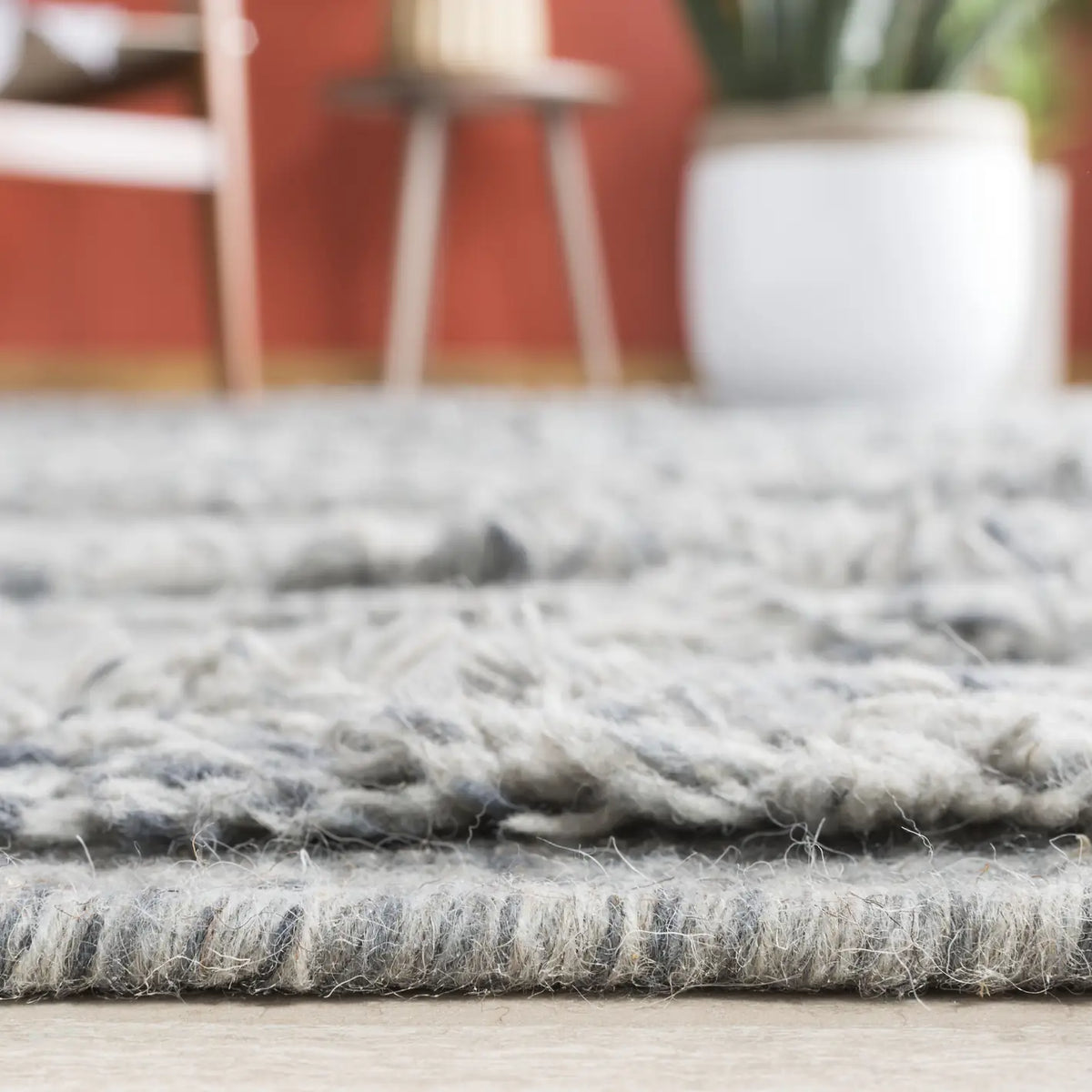 Safavieh Vermont 4'-0" x 6'-0" Rug in Grey / Ivory