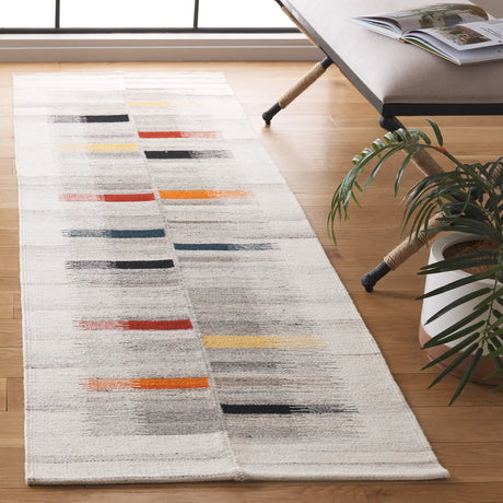 Safavieh Kilim 2'-3" x 8'-0" Rug in Ivory / Grey