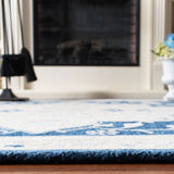 Safavieh Micro-Loop 4'-0" x 6'-0" Rug in Navy / Ivory
