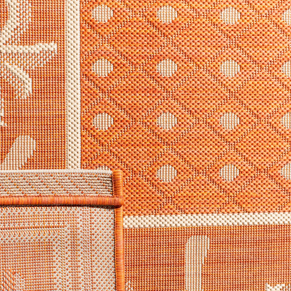 Safavieh Courtyard 4'-0" x 5'-7" Rug in Rust / Sand