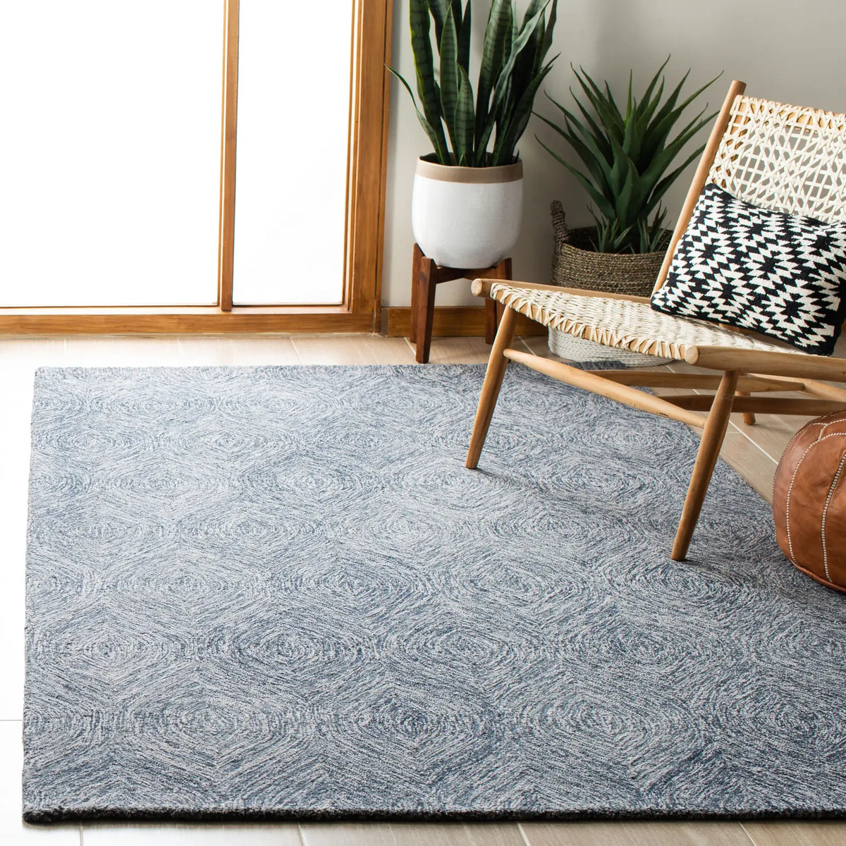 Safavieh Micro-Loop 5'-0" x 8'-0" Rug in Grey / Ivory